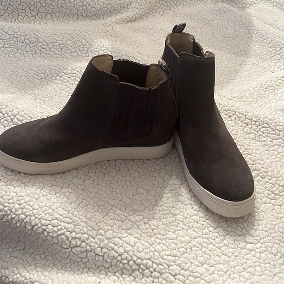 Dolce Vita gray suede hidden wedge sneaker size 9.5 - Picture 5 of 7